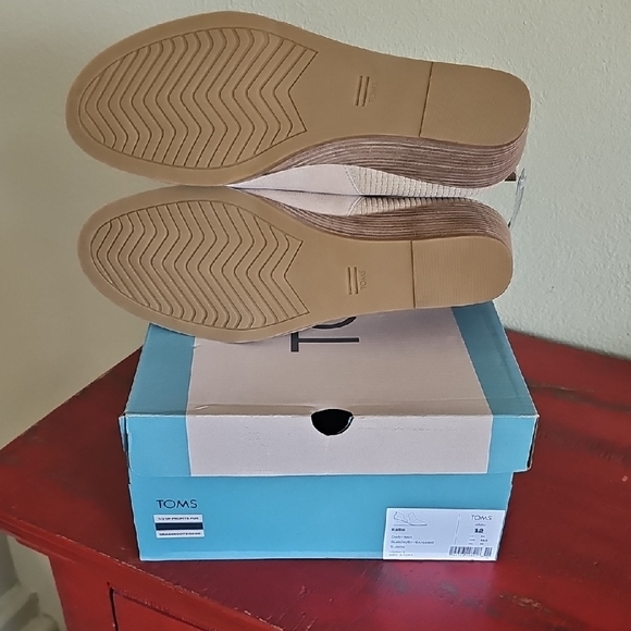 Toms Suede Oatneal Ankle Wedgd Booties - Picture 6 of 6